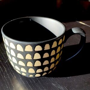 THE OLD POTTERY COMPANY |  Black and White Patterned Oversize Mug.